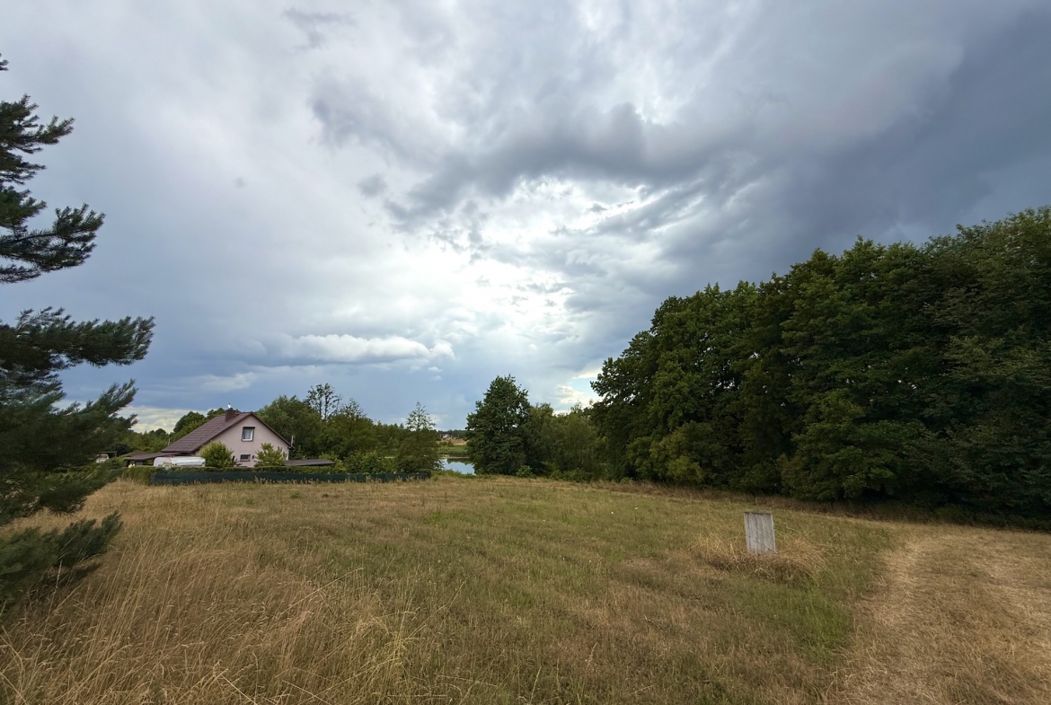 Działka nad jeziorem Wysoka