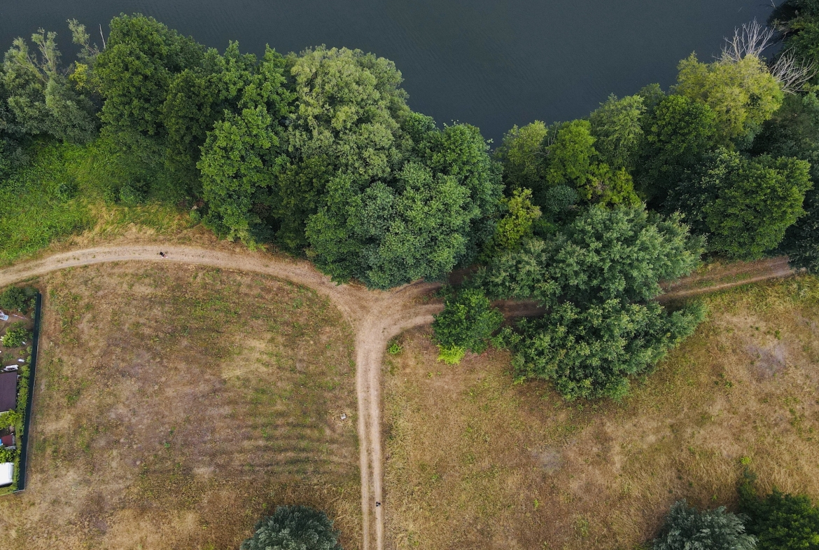Działka nad jeziorem Wysoka