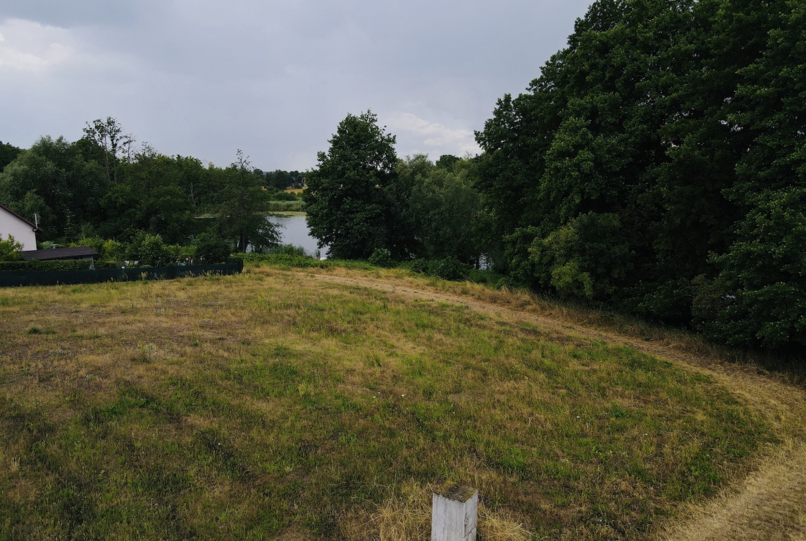 Działka nad jeziorem Wysoka